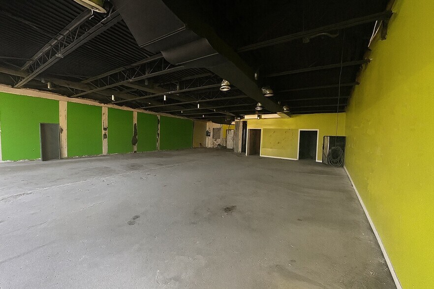 More Photos Of 24758 Southfield Rd, Southfield Restaurant For Sale