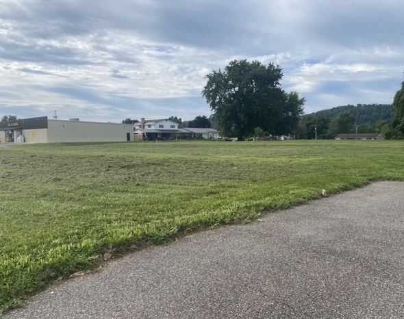 More Photos Of 301 Roosevelt, Eleanor Land For Lease