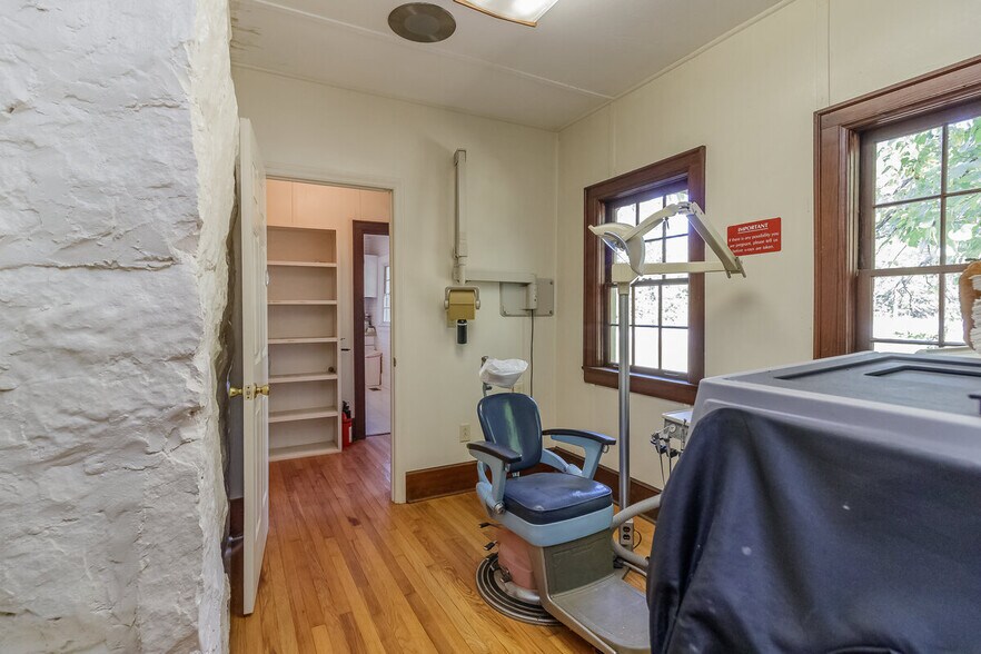 More Photos Of 615 Patterson, LaFayette Medical For Sale