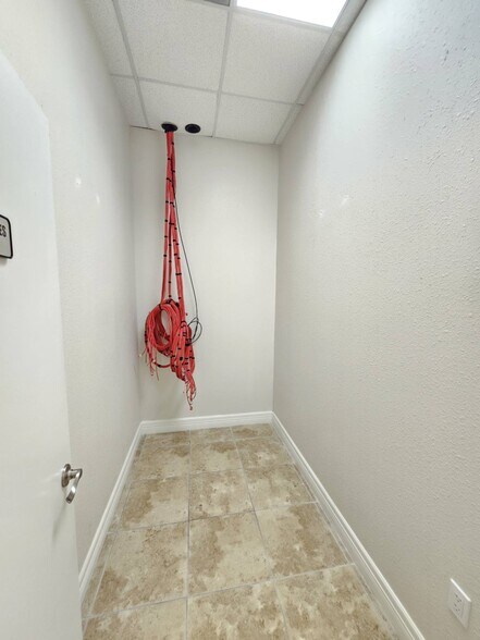 More Photos Of 4001 Spencer Hwy, Pasadena Unknown For Lease