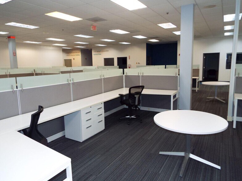 More Photos Of 3000-3044 N Commerce Pky, Miramar Warehouse For Lease