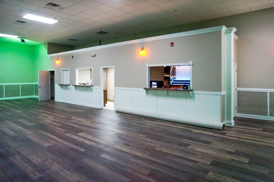 More Photos Of 1701 Martin Springs Dr, Rolla Freestanding For Sale