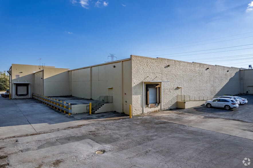 More Photos Of 6830-6855 SE Maricamp Rd, Ocala General Retail For Lease