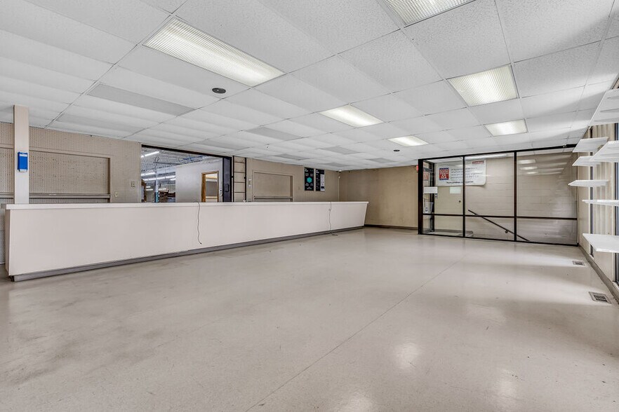 More Photos Of 620 E Weber Rd, Columbus Warehouse For Lease