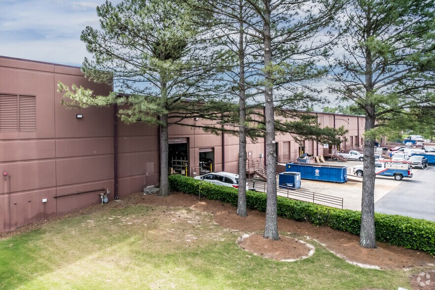 More Photos Of 1600 Century Center Pky, Memphis Warehouse For Lease