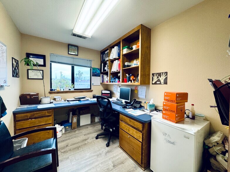More Photos Of 2036 Railroad Ave, Redding Office For Sale