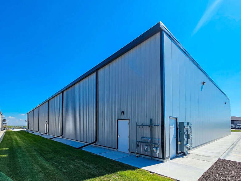 More Photos Of 20070 Hampton Dr, Gretna Warehouse For Lease