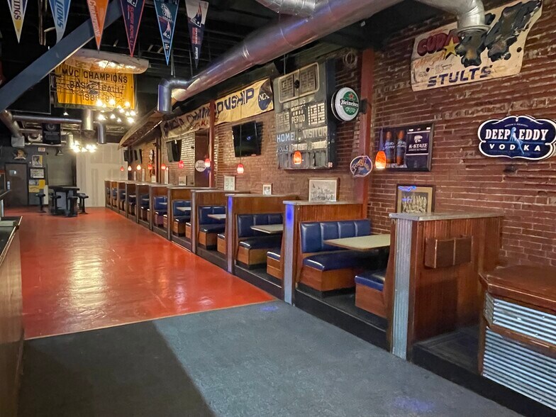 More Photos Of 117 N Mosley St, Wichita Bar For Lease