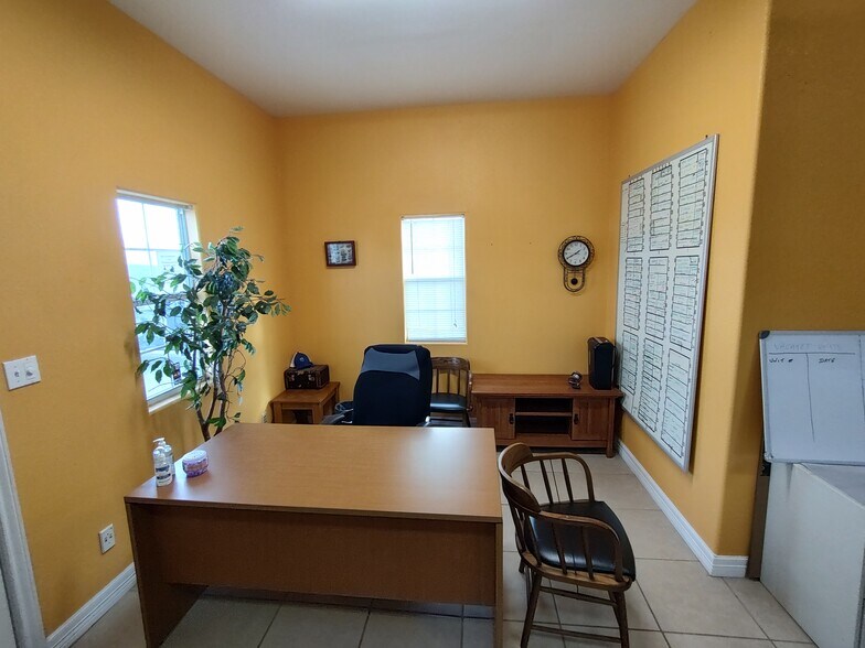 More Photos Of 4101 N Saint Marys St, Beeville Self Storage For Lease