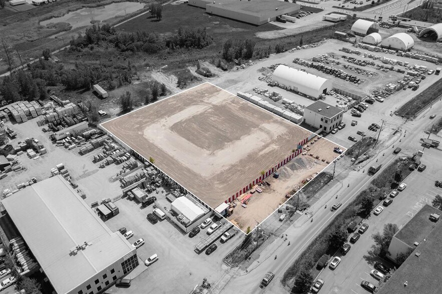 More Photos Of 190 Boul Bellerose O, Laval Land For Lease