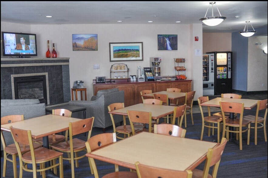 More Photos Of 815 E 8th Ave, Yuma Hotel For Sale