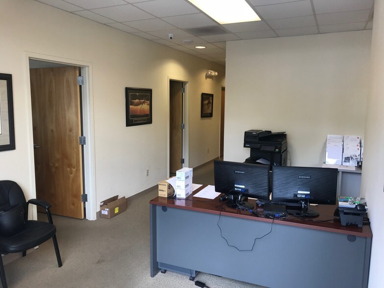 More Photos Of 110 Pipemakers Cir, Pooler Office For Lease