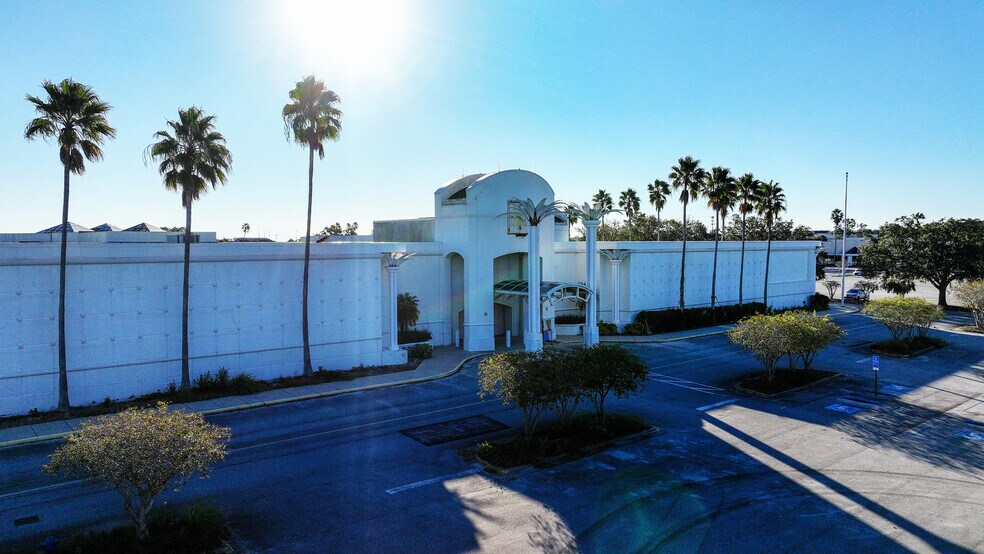 More Photos Of 3520 US Highway 98 N, Lakeland Department Store For Lease