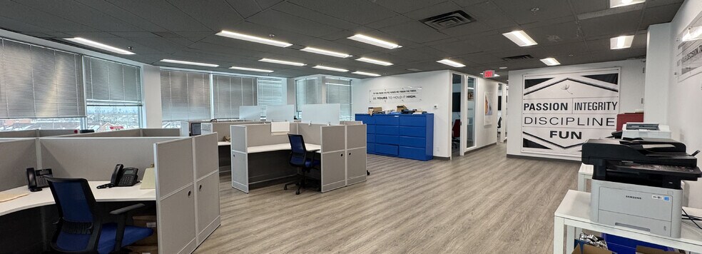 More Photos Of 2800 Skymark Ave, Mississauga Office For Sale