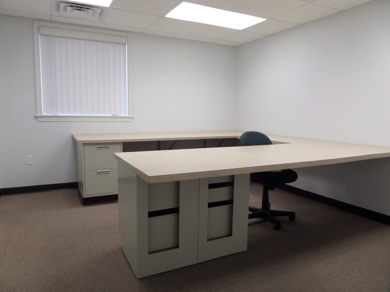 More Photos Of 5646 Mount Pleasant Rd, Bernville Warehouse For Lease