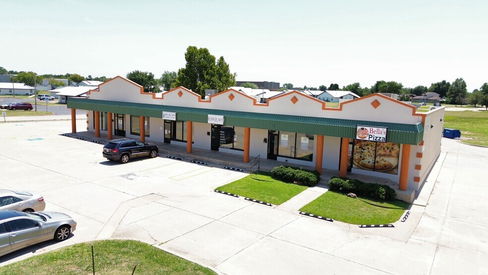 Primary Photo Of 1200-1210 NW 12th St, Moore Storefront For Sale