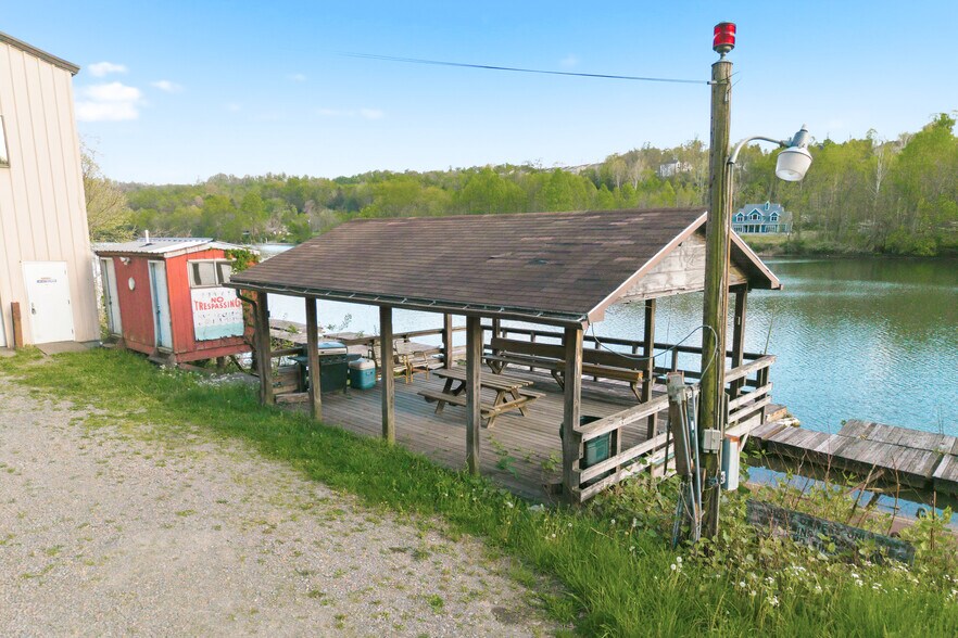 More Photos Of 490 Fort Martin Rd, Maidsville Flex For Sale