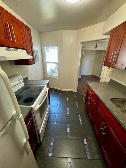 More Photos Of 740-744 Alcatraz Ave, Oakland Apartments For Sale