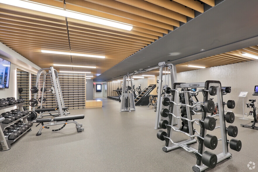 More Photos Of 1700 K St NW, Washington Office For Lease