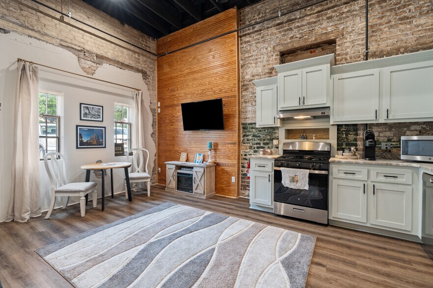 More Photos Of 531 Central Ave, Laurel Flex For Sale