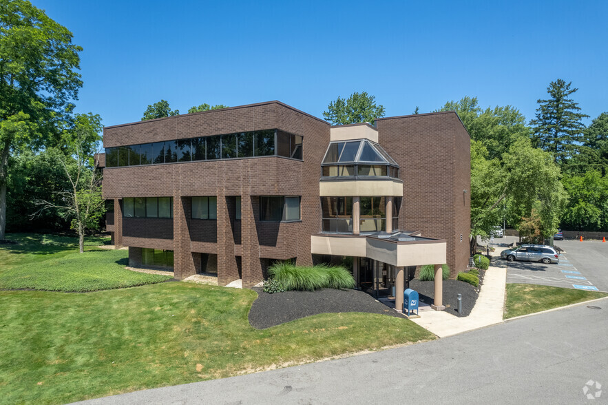 Primary Photo Of 2603 W Market St, Akron Office For Lease