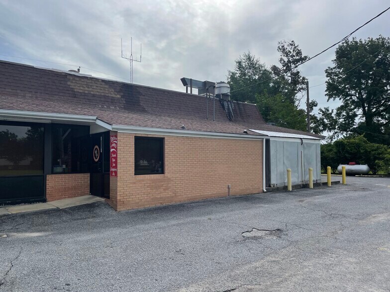 More Photos Of 6891 S Highland Blvd, Grifton Restaurant For Sale