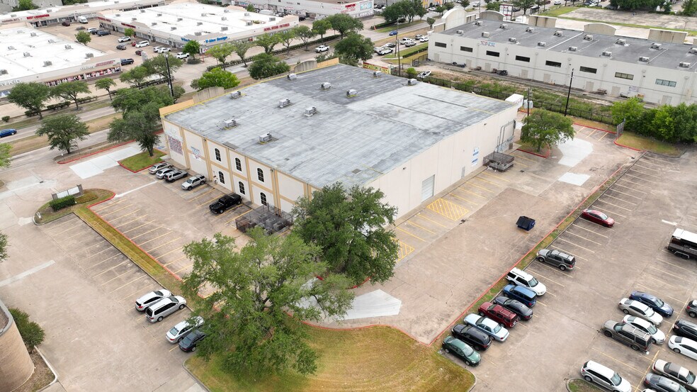 More Photos Of 7598 Harwin Dr, Houston General Retail For Sale