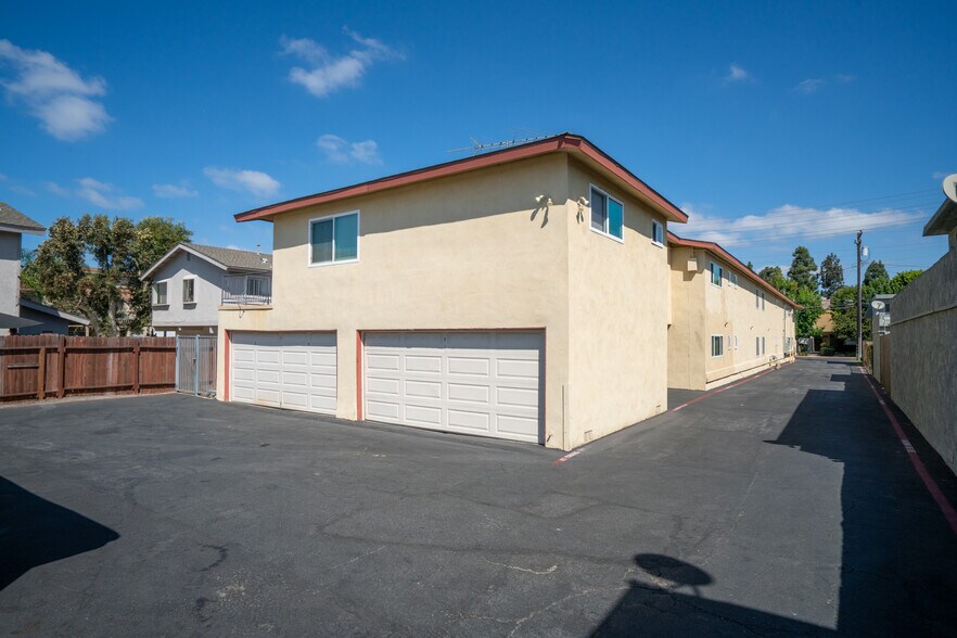 More Photos Of 383 W Wilson St, Costa Mesa Apartments For Sale