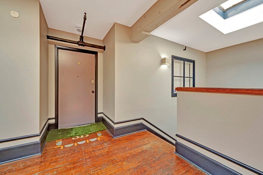 More Photos Of 2119 Strand St, Galveston Freestanding For Sale