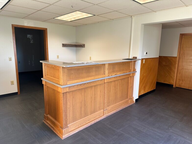 More Photos Of 2620 Bobmeyer Rd, Hamilton Warehouse For Lease