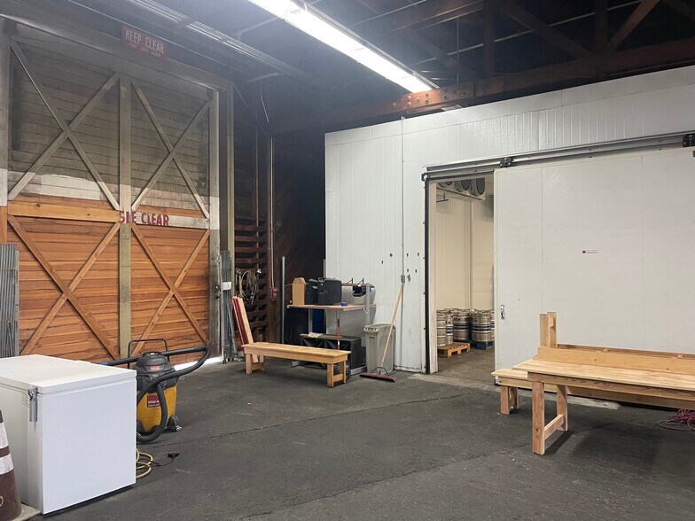 More Photos Of 112 E 22nd St, San Pedro Warehouse For Lease