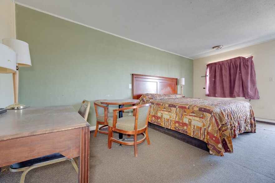 More Photos Of 2915 E Interstate 40, Amarillo Hotel For Sale