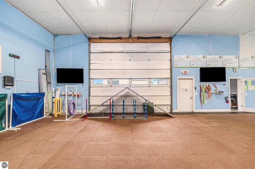 More Photos Of 1859 Southpeak Dr, Traverse City Service For Sale