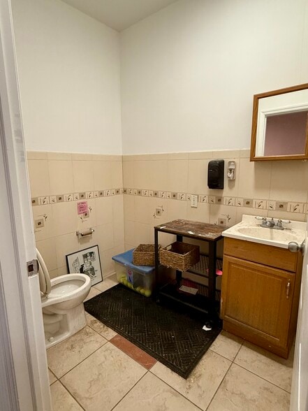 More Photos Of 434 West Side Ave, Jersey City Storefront Retail Residential For Lease