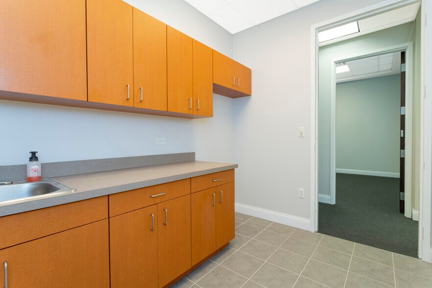 More Photos Of 7350 Futures Dr, Orlando Office For Sale
