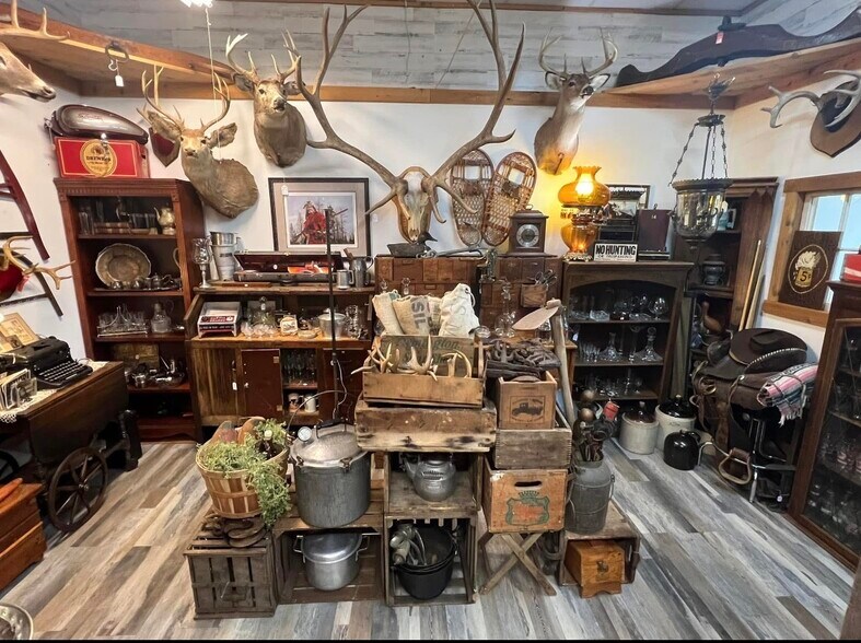 More Photos Of 4034-4036 Grand Blanc Rd, Swartz Creek Freestanding For Sale