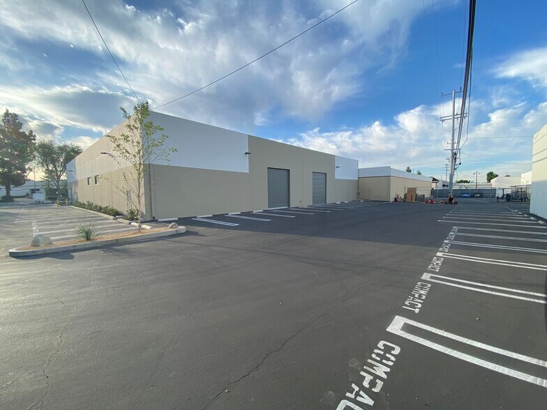 More Photos Of 9207 Eton Ave, Chatsworth Warehouse For Lease