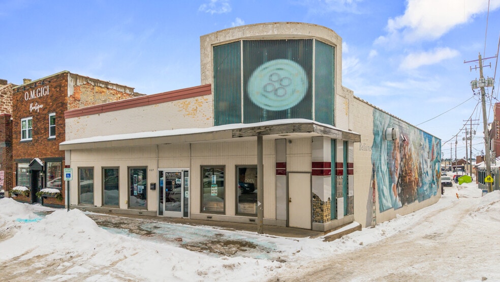 Primary Photo Of 207 E Hughitt St, Iron Mountain Restaurant For Sale