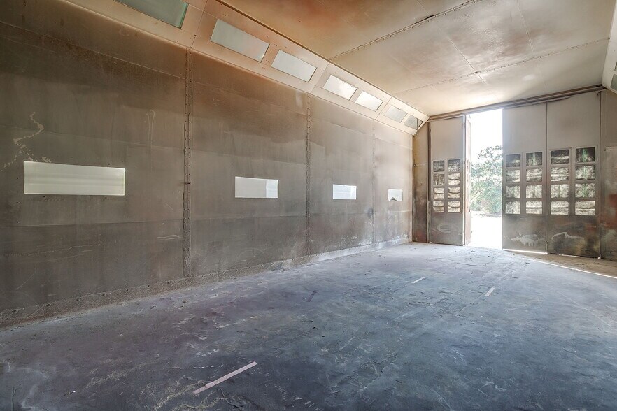 More Photos Of 3550 N Main St, Cleburne Industrial For Sale