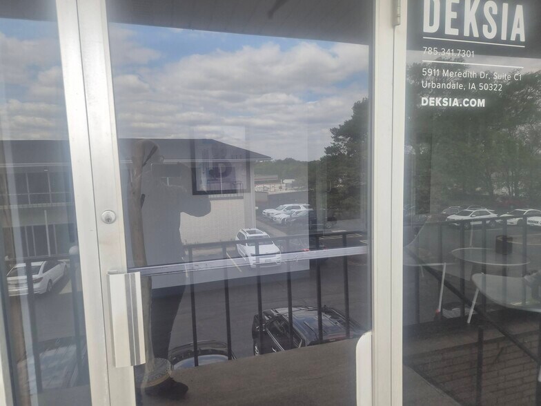 More Photos Of 5911 Meredith Dr, Urbandale Office For Lease