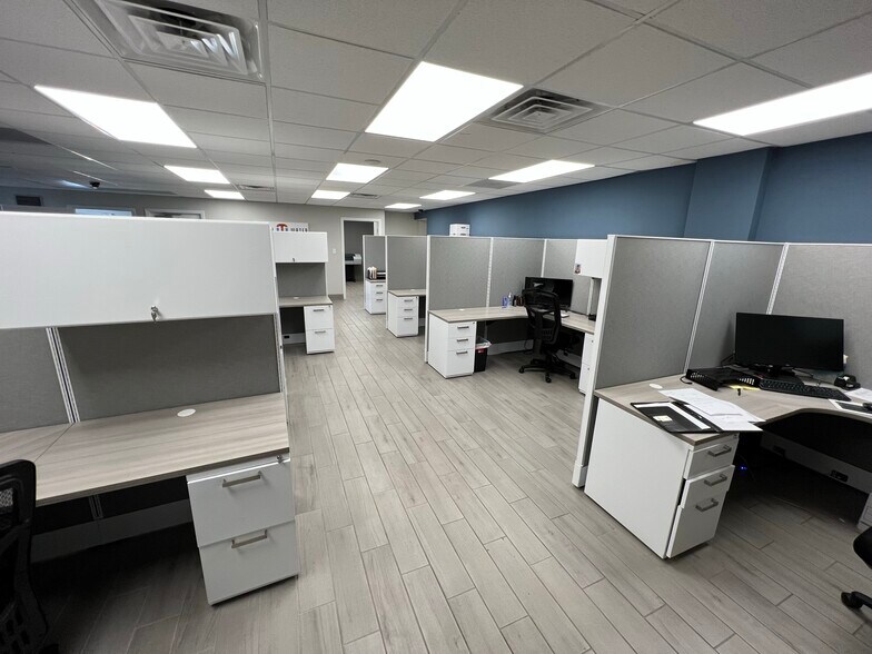 More Photos Of 5 Shirley Ave, Somerset Office For Lease
