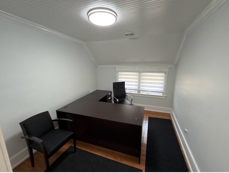 More Photos Of 2520 Rochester Rd, Royal Oak Office For Lease