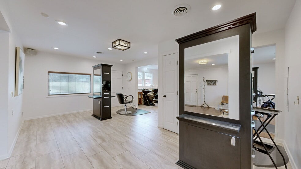 More Photos Of 2898 Elm Hill Pike, Nashville Office Residential For Sale