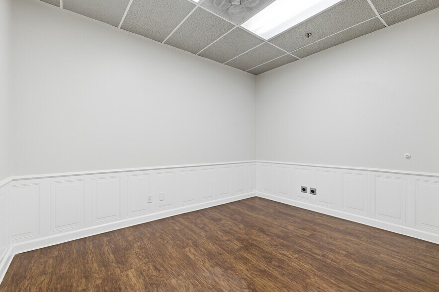 More Photos Of 104-176 Cude Ln, Madison Medical For Lease