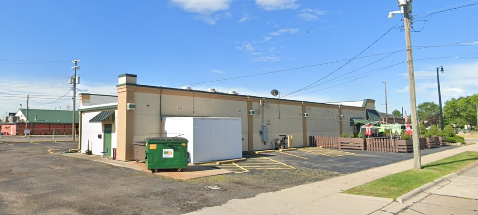 More Photos Of 3807 Fort St, Wyandotte Restaurant For Sale