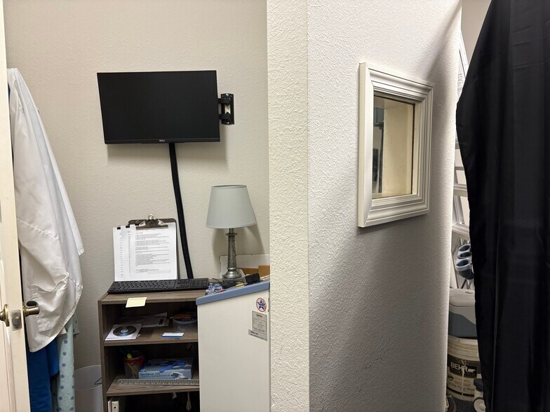 More Photos Of 15151 S US Highway 441, Summerfield Medical For Lease