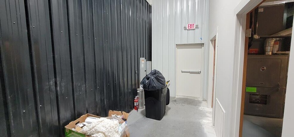 More Photos Of 218 N Main St, Beaver Dam General Retail For Sale