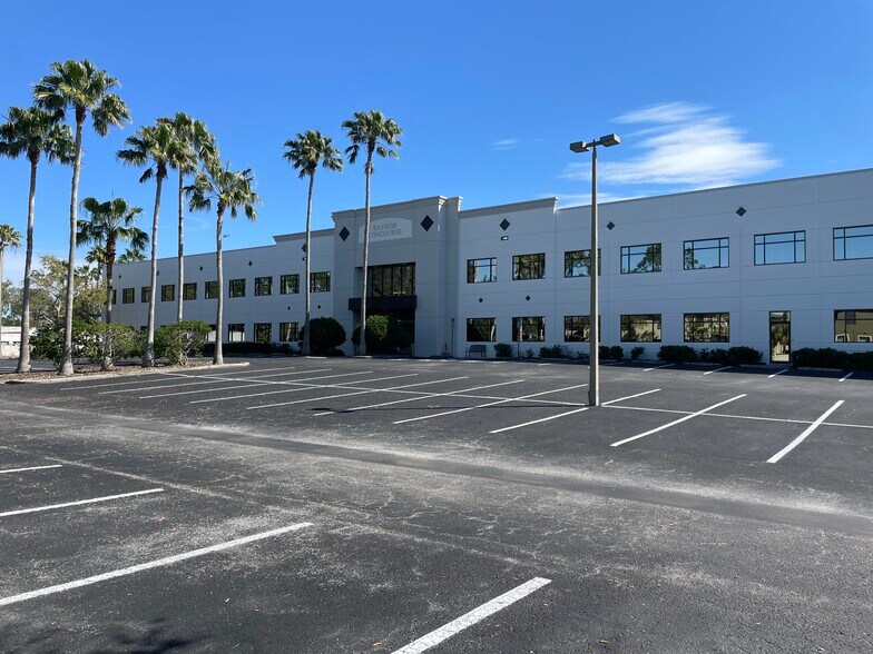 More Photos Of 15500 Lightwave Dr, Clearwater Office For Lease
