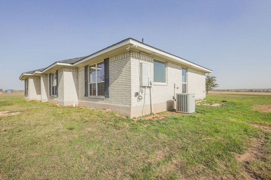 More Photos Of 4496 Farm-To-Market 2086, Temple Manufacturing For Sale