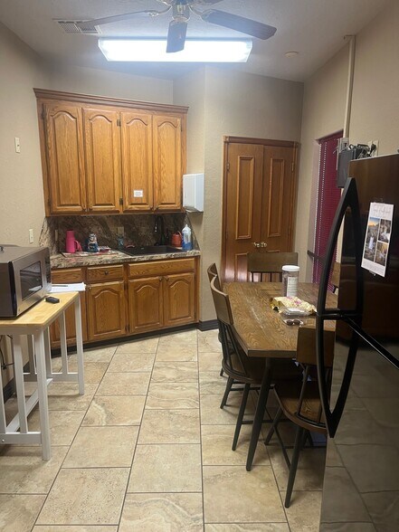 More Photos Of 725 NW 67th St, Lawton Medical For Lease